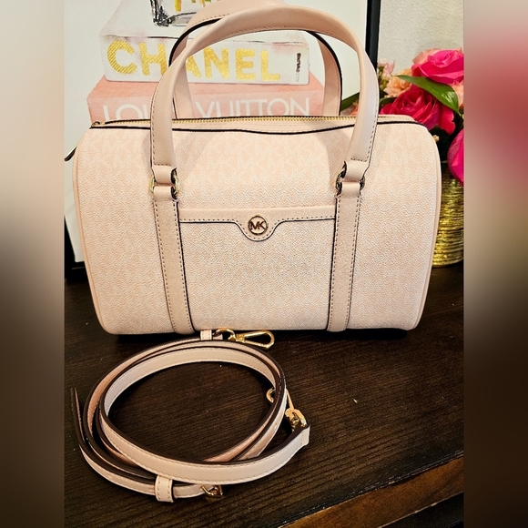 MICHAEL KORS TRAVEL MEDIUM DUFFLE SATCHEL SHOULDER CROSSBODY - Picture 1 of 7